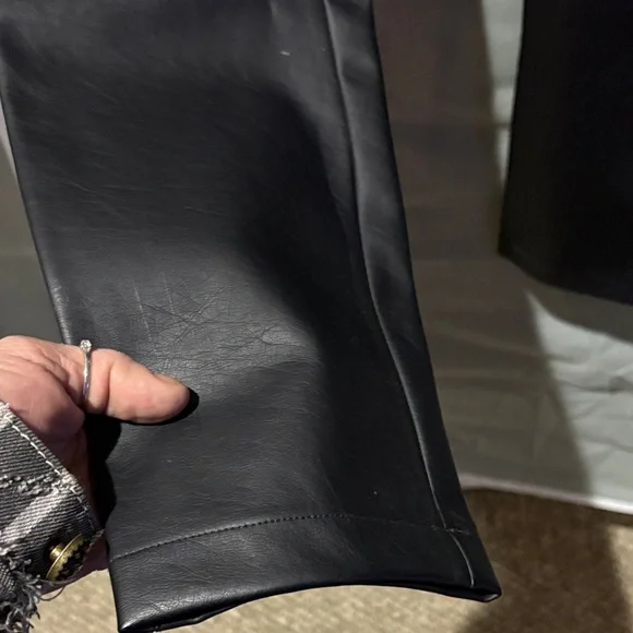 Venus W Sz 8 black faux leather pants NWOT never worn side zipper - Picture 3 of 10